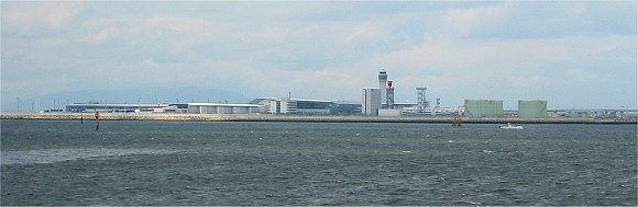 かなたにセントレアが見えてきた