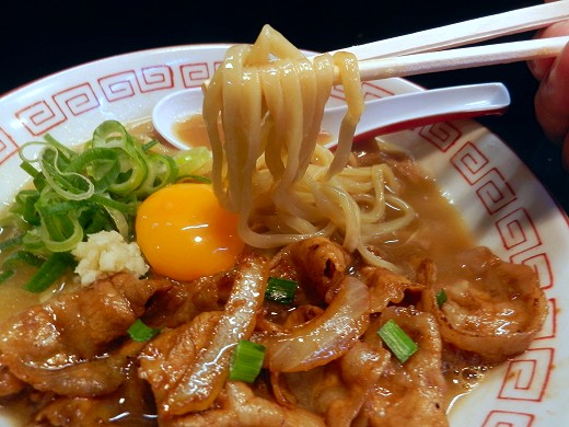 尾張肉玉そば 豚鯱
