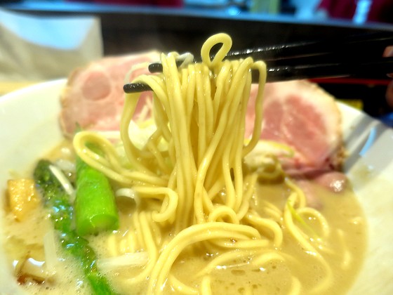 麺チキンヒーロー 甲東園店