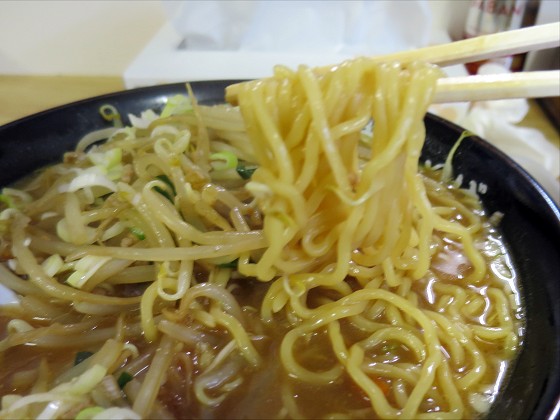 炻