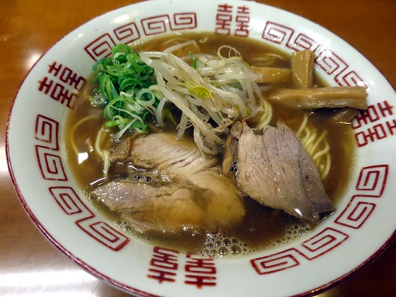 支那そばよあけ 駅前店