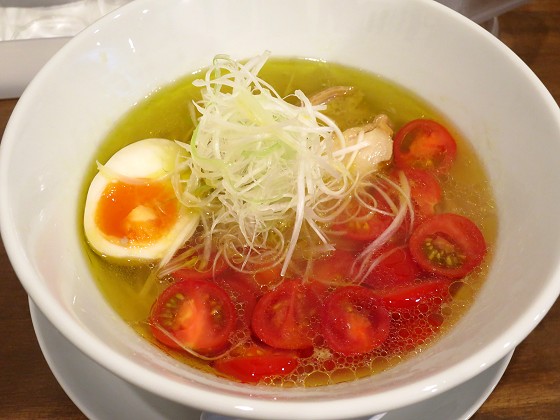 鶏塩ラーメンHippo 南森町店