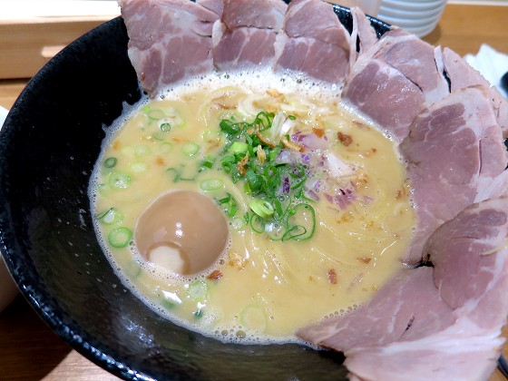 フレンチシェフのラーメンくろす