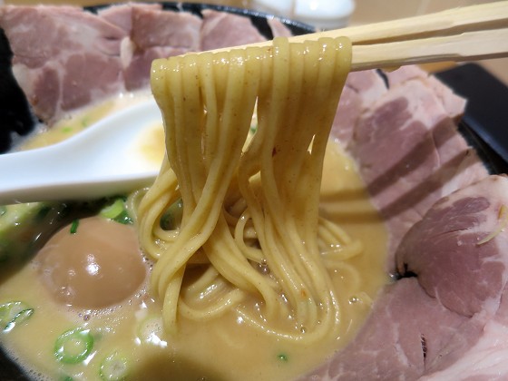 フレンチシェフのラーメンくろす