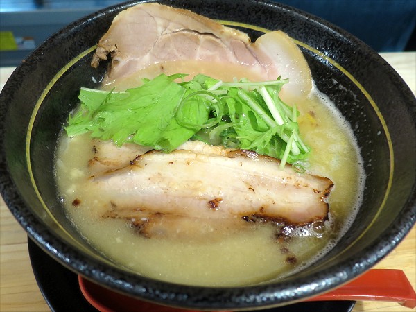拉麺 輪