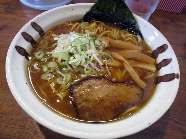 牮