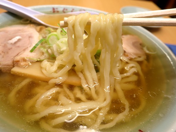 牮