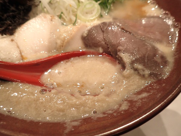 みなとや『こってりラーメン味玉入り』