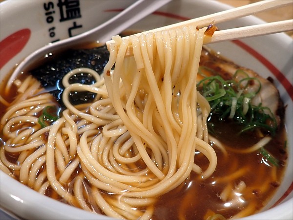 大阪塩系塩と醤三田店