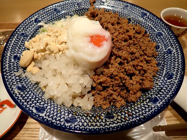 担担麺の掟を破る者グランフロント店