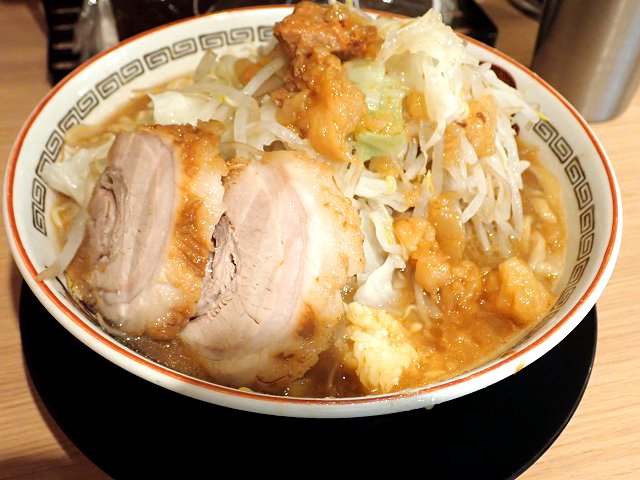 ラーメン豚山 十三東口店