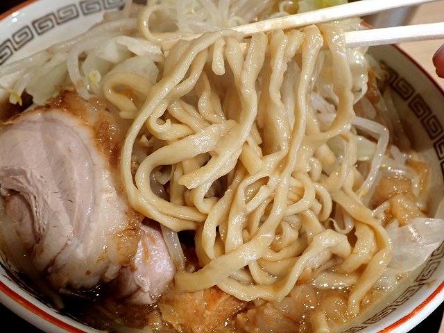 ラーメン豚山 十三東口店